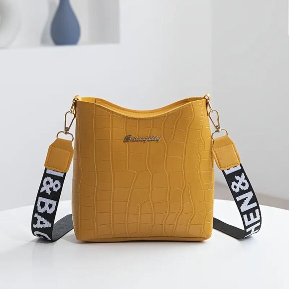 Crocodile Pattern Crossbody – Gold Hardware & Strap - Picture 5 of 9
